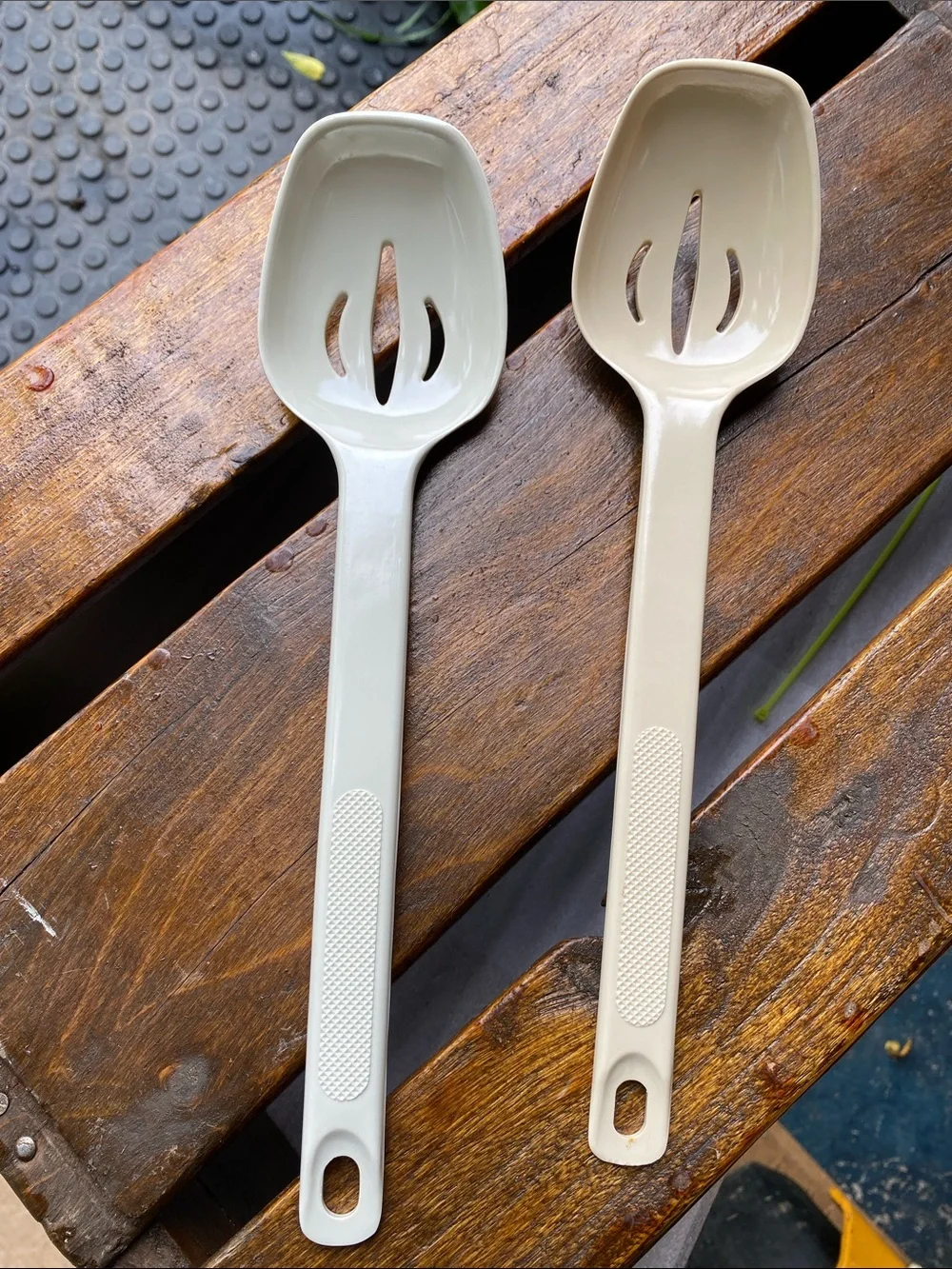 Vtg A-Bee Syndicate Neutral Cream & White Teardrop Slotted Spoons - Set of 2 USA